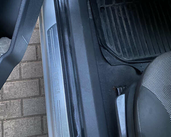 Серый Опель Астра, объемом двигателя 1.7 л и пробегом 295 тыс. км за 5500 $, фото 10 на Automoto.ua