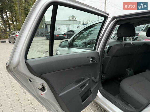 Опель Астра 2010 у Вінниці на Automoto.ua Сірий Опель Астра, об'ємом двигуна 0 л та пробігом 210 тис. км за 5600 $, фото 35 на Automoto.ua