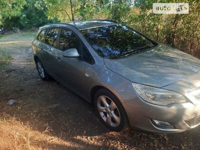 Опель Астра 2010 у Первомайськ на Automoto.ua Сірий Опель Астра, об'ємом двигуна 1.69 л та пробігом 223 тис. км за 7500 $, фото 9 на Automoto.ua