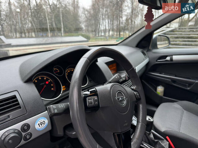 Серый Опель Астра, объемом двигателя 1.6 л и пробегом 209 тыс. км за 6300 $, фото 39 на Automoto.ua