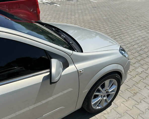 Опель Астра 2010 в Хотине на Automoto.ua Серый Опель Астра, объемом двигателя 1.91 л и пробегом 293 тыс. км за 6799 $, фото 16 на Automoto.ua