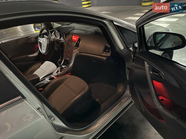 Серый Опель Астра, объемом двигателя 1.4 л и пробегом 243 тыс. км за 7800 $, фото 9 на Automoto.ua