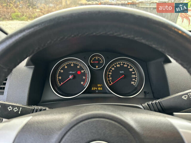 Серый Опель Астра, объемом двигателя 1.6 л и пробегом 224 тыс. км за 5500 $, фото 45 на Automoto.ua