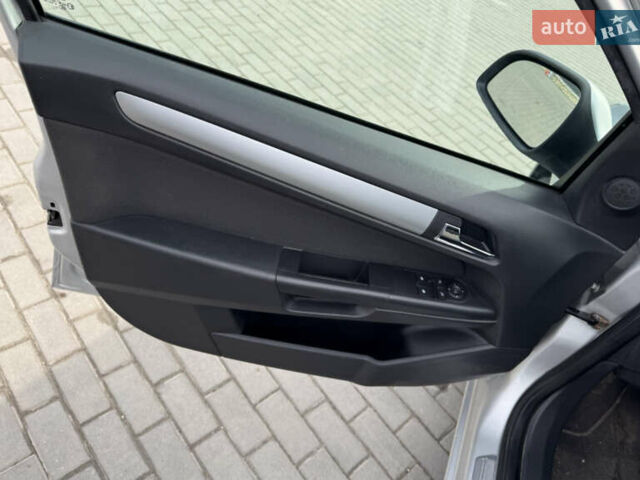 Сірий Опель Астра, об'ємом двигуна 1.7 л та пробігом 253 тис. км за 5900 $, фото 25 на Automoto.ua