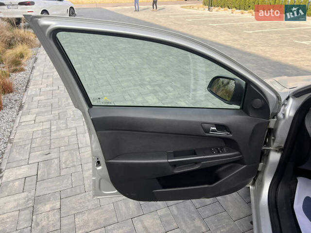 Серый Опель Астра, объемом двигателя 1.6 л и пробегом 231 тыс. км за 4950 $, фото 10 на Automoto.ua