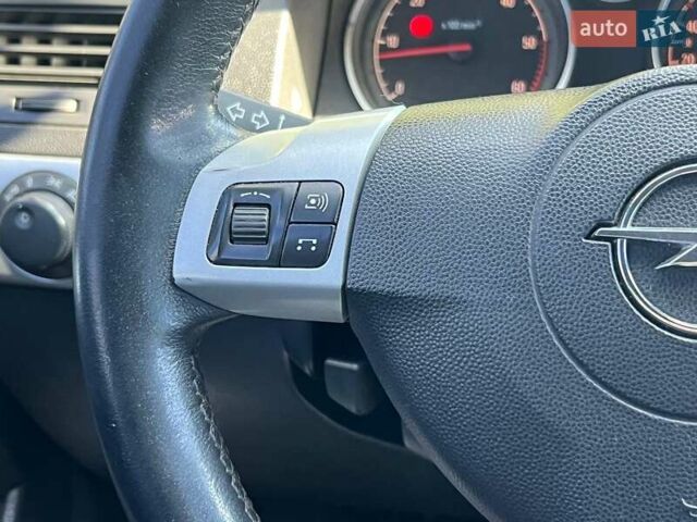 Серый Опель Астра, объемом двигателя 1.69 л и пробегом 306 тыс. км за 4690 $, фото 19 на Automoto.ua