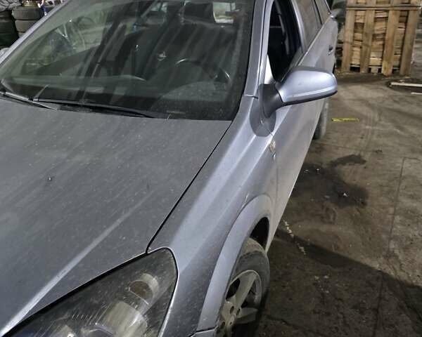 Серый Опель Астра, объемом двигателя 1.7 л и пробегом 270 тыс. км за 2700 $, фото 3 на Automoto.ua