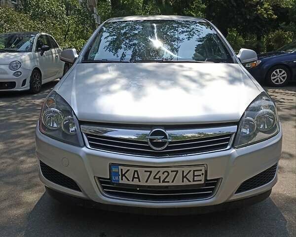Опель Астра 2010 у Києві на Automoto.ua Сірий Опель Астра, об'ємом двигуна 1.7 л та пробігом 255 тис. км за 5500 $, фото 1 на Automoto.ua