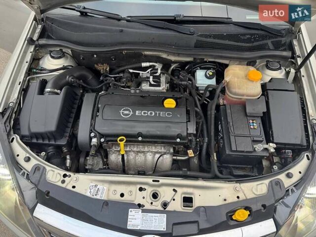 Серый Опель Астра, объемом двигателя 1.6 л и пробегом 173 тыс. км за 5300 $, фото 21 на Automoto.ua