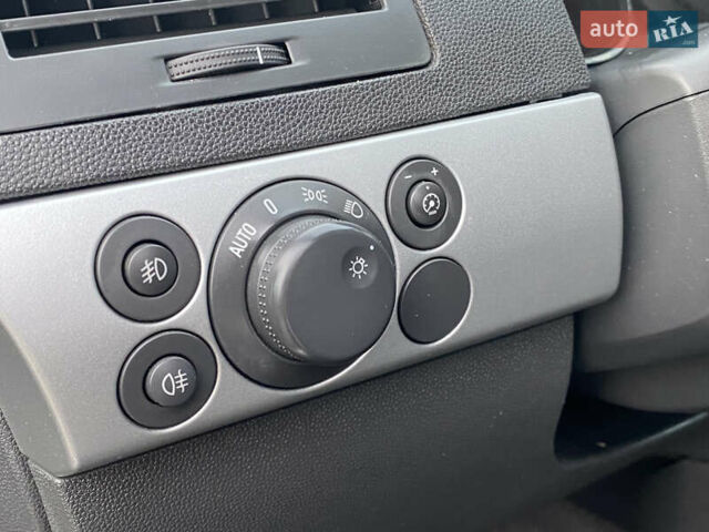 Серый Опель Астра, объемом двигателя 1.6 л и пробегом 160 тыс. км за 6500 $, фото 33 на Automoto.ua