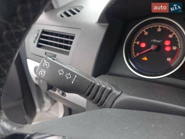 Опель Астра 2010 в Черкассах на Automoto.ua Серый Опель Астра, объемом двигателя 1.7 л и пробегом 249 тыс. км за 6650 $, фото 29 на Automoto.ua