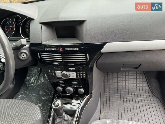 Серый Опель Астра, объемом двигателя 1.6 л и пробегом 209 тыс. км за 6400 $, фото 19 на Automoto.ua