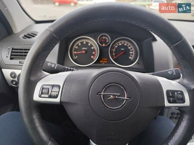 Серый Опель Астра, объемом двигателя 1.6 л и пробегом 189 тыс. км за 5600 $, фото 3 на Automoto.ua