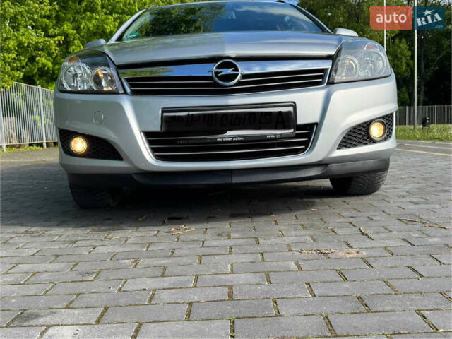 Серый Опель Астра, объемом двигателя 1.7 л и пробегом 255 тыс. км за 5800 $, фото 3 на Automoto.ua