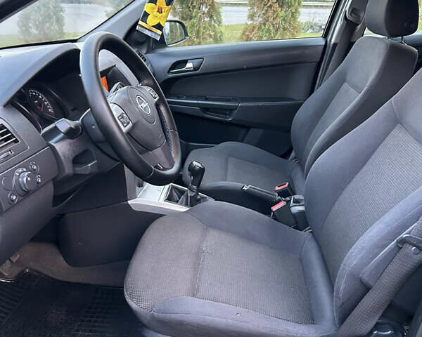 Опель Астра 2010 в Полтаве на Automoto.ua Серый Опель Астра, объемом двигателя 1.6 л и пробегом 143 тыс. км за 6500 $, фото 48 на Automoto.ua