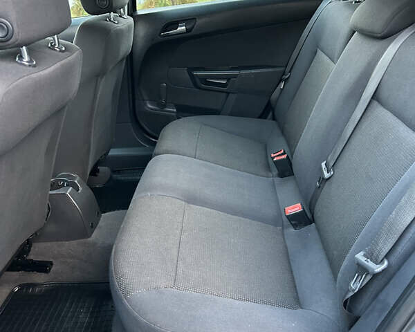 Опель Астра 2010 в Полтаве на Automoto.ua Серый Опель Астра, объемом двигателя 1.6 л и пробегом 143 тыс. км за 6500 $, фото 51 на Automoto.ua