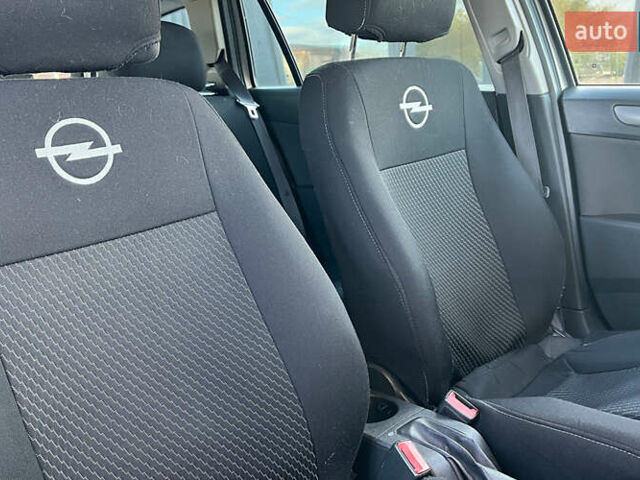 Серый Опель Астра, объемом двигателя 1.69 л и пробегом 260 тыс. км за 5300 $, фото 21 на Automoto.ua