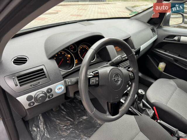 Серый Опель Астра, объемом двигателя 1.6 л и пробегом 209 тыс. км за 6400 $, фото 35 на Automoto.ua