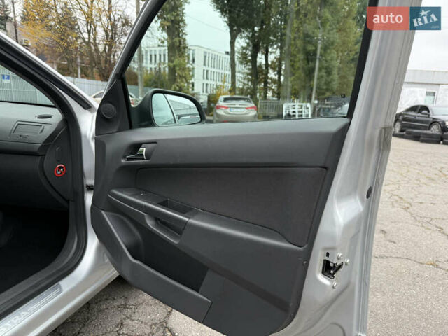 Опель Астра 2010 у Вінниці на Automoto.ua Сірий Опель Астра, об'ємом двигуна 0 л та пробігом 210 тис. км за 5600 $, фото 50 на Automoto.ua