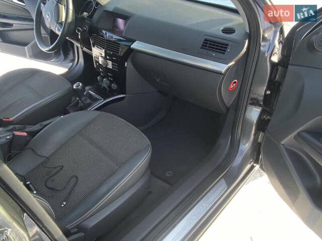 Серый Опель Астра, объемом двигателя 1.6 л и пробегом 232 тыс. км за 5600 $, фото 12 на Automoto.ua