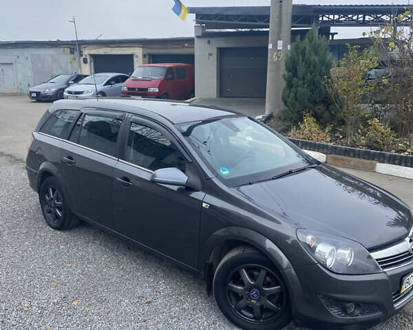 Серый Опель Астра, объемом двигателя 1.69 л и пробегом 261 тыс. км за 4900 $, фото 3 на Automoto.ua