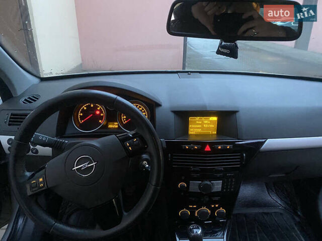 Серый Опель Астра, объемом двигателя 1.7 л и пробегом 295 тыс. км за 5500 $, фото 5 на Automoto.ua