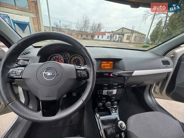 Серый Опель Астра, объемом двигателя 1.6 л и пробегом 173 тыс. км за 5300 $, фото 3 на Automoto.ua