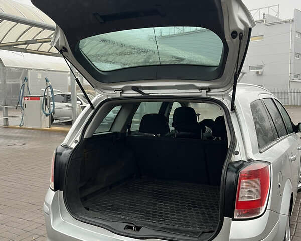 Серый Опель Астра, объемом двигателя 1.6 л и пробегом 253 тыс. км за 4800 $, фото 7 на Automoto.ua