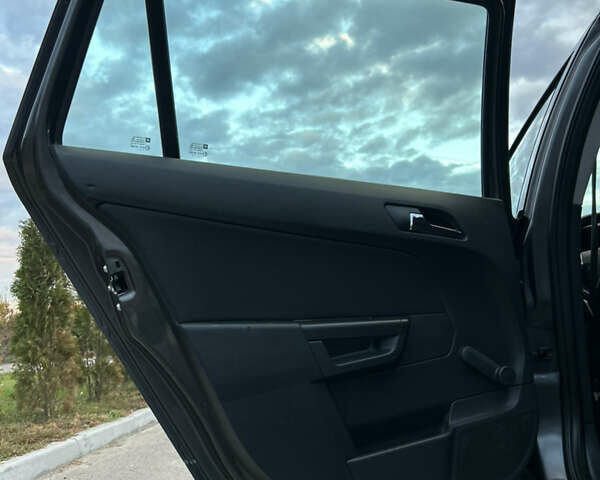 Опель Астра 2010 в Полтаве на Automoto.ua Серый Опель Астра, объемом двигателя 1.6 л и пробегом 143 тыс. км за 6500 $, фото 109 на Automoto.ua