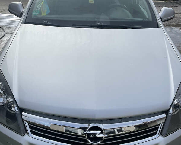 Серый Опель Астра, объемом двигателя 1.7 л и пробегом 227 тыс. км за 5900 $, фото 3 на Automoto.ua