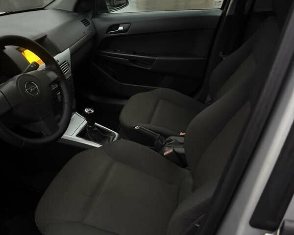 Серый Опель Астра, объемом двигателя 1.6 л и пробегом 231 тыс. км за 5699 $, фото 30 на Automoto.ua