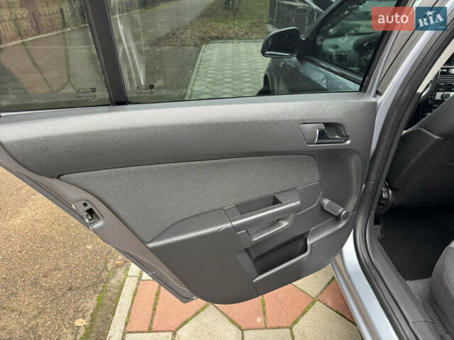 Серый Опель Астра, объемом двигателя 1.6 л и пробегом 209 тыс. км за 6400 $, фото 33 на Automoto.ua