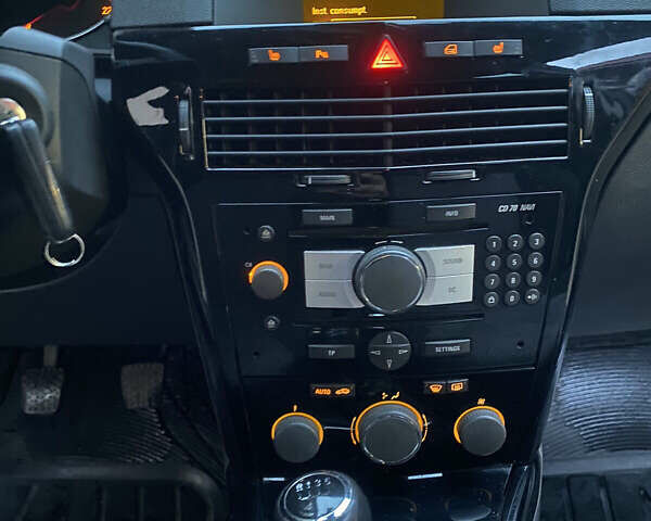 Серый Опель Астра, объемом двигателя 1.7 л и пробегом 295 тыс. км за 5500 $, фото 6 на Automoto.ua