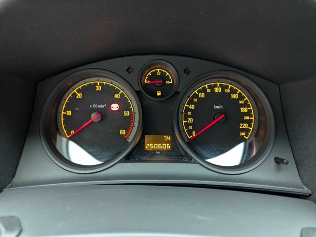 Сірий Опель Астра, об'ємом двигуна 1.7 л та пробігом 250 тис. км за 2299 $, фото 12 на Automoto.ua