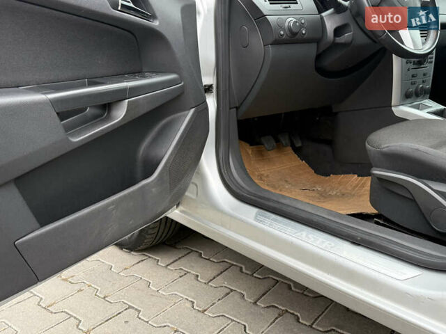 Серый Опель Астра, объемом двигателя 1.6 л и пробегом 210 тыс. км за 5499 $, фото 23 на Automoto.ua