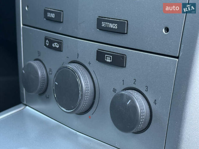 Опель Астра 2010 в Ровно на Automoto.ua Серый Опель Астра, объемом двигателя 1.6 л и пробегом 203 тыс. км за 5350 $, фото 39 на Automoto.ua