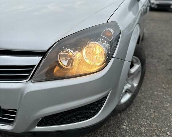 Серый Опель Астра, объемом двигателя 1.7 л и пробегом 252 тыс. км за 3500 $, фото 2 на Automoto.ua