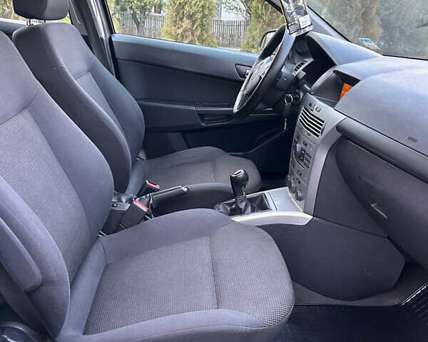 Опель Астра 2010 в Полтаве на Automoto.ua Серый Опель Астра, объемом двигателя 1.6 л и пробегом 143 тыс. км за 6500 $, фото 49 на Automoto.ua