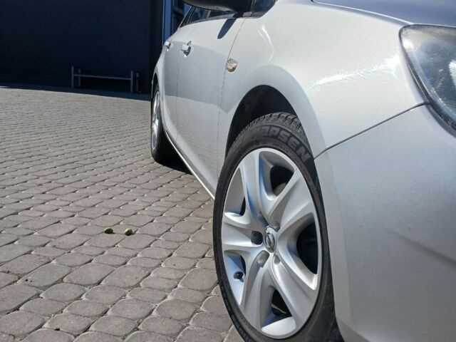 Серый Опель Астра, объемом двигателя 1.7 л и пробегом 282 тыс. км за 7200 $, фото 6 на Automoto.ua