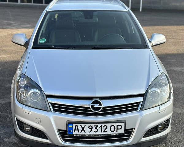 Серый Опель Астра, объемом двигателя 1.6 л и пробегом 245 тыс. км за 5800 $, фото 1 на Automoto.ua