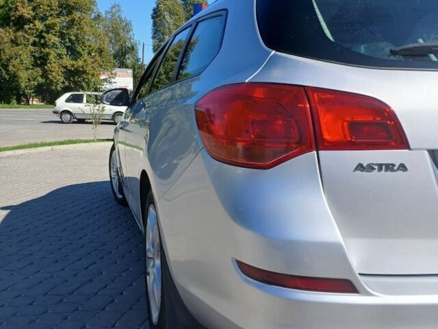 Серый Опель Астра, объемом двигателя 1.7 л и пробегом 282 тыс. км за 7200 $, фото 2 на Automoto.ua