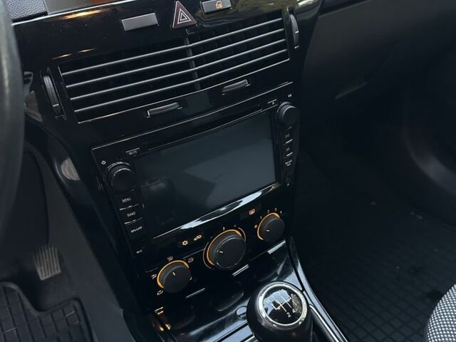 Опель Астра 2010 у Луцьку на Automoto.ua Сірий Опель Астра, об'ємом двигуна 1.6 л та пробігом 172 тис. км за 5900 $, фото 7 на Automoto.ua