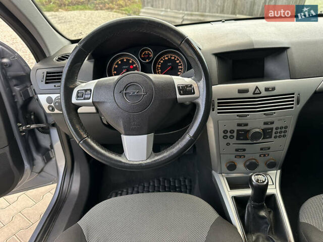 Серый Опель Астра, объемом двигателя 1.6 л и пробегом 224 тыс. км за 5500 $, фото 34 на Automoto.ua