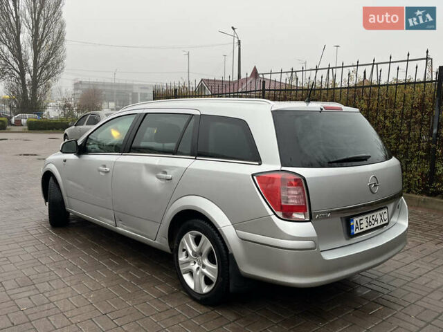 Серый Опель Астра, объемом двигателя 1.6 л и пробегом 253 тыс. км за 4800 $, фото 4 на Automoto.ua