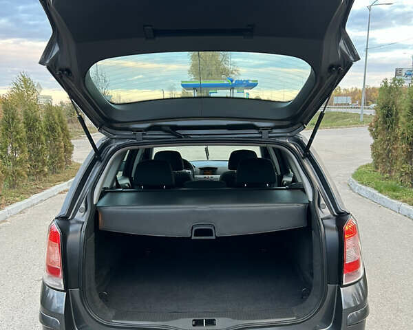 Опель Астра 2010 в Полтаве на Automoto.ua Серый Опель Астра, объемом двигателя 1.6 л и пробегом 143 тыс. км за 6500 $, фото 77 на Automoto.ua