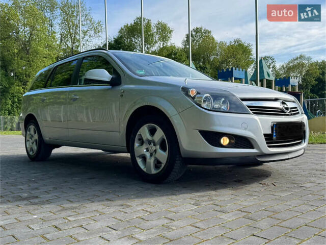 Серый Опель Астра, объемом двигателя 1.7 л и пробегом 255 тыс. км за 5800 $, фото 1 на Automoto.ua