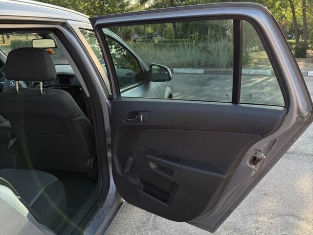 Серый Опель Астра, объемом двигателя 1.6 л и пробегом 212 тыс. км за 5999 $, фото 8 на Automoto.ua