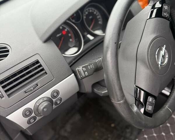 Серый Опель Астра, объемом двигателя 1.6 л и пробегом 175 тыс. км за 5650 $, фото 28 на Automoto.ua