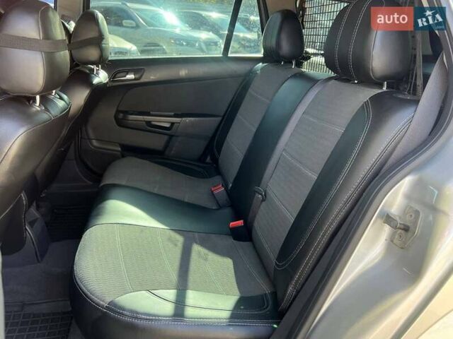 Серый Опель Астра, объемом двигателя 1.69 л и пробегом 306 тыс. км за 4690 $, фото 9 на Automoto.ua