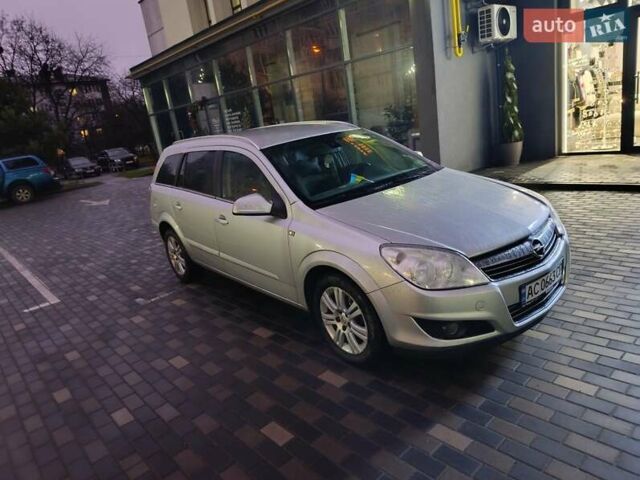 Серый Опель Астра, объемом двигателя 1.7 л и пробегом 238 тыс. км за 4999 $, фото 2 на Automoto.ua